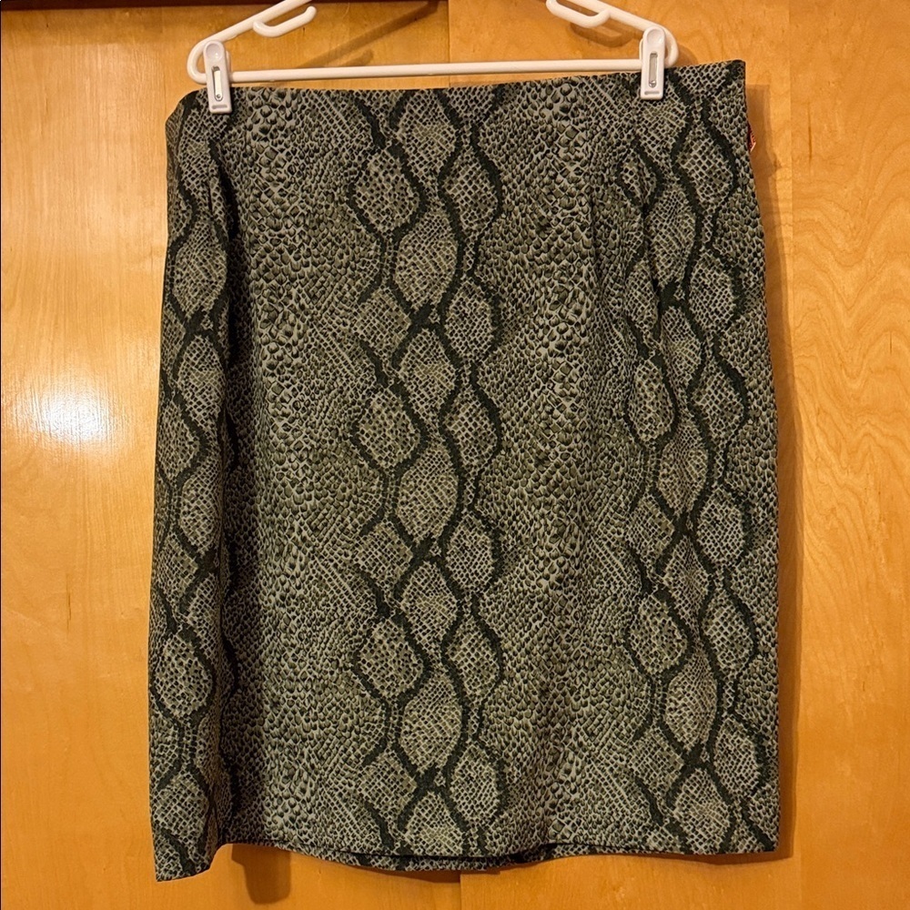 Avenue Black and Gray Snake Print Pencil Skirt